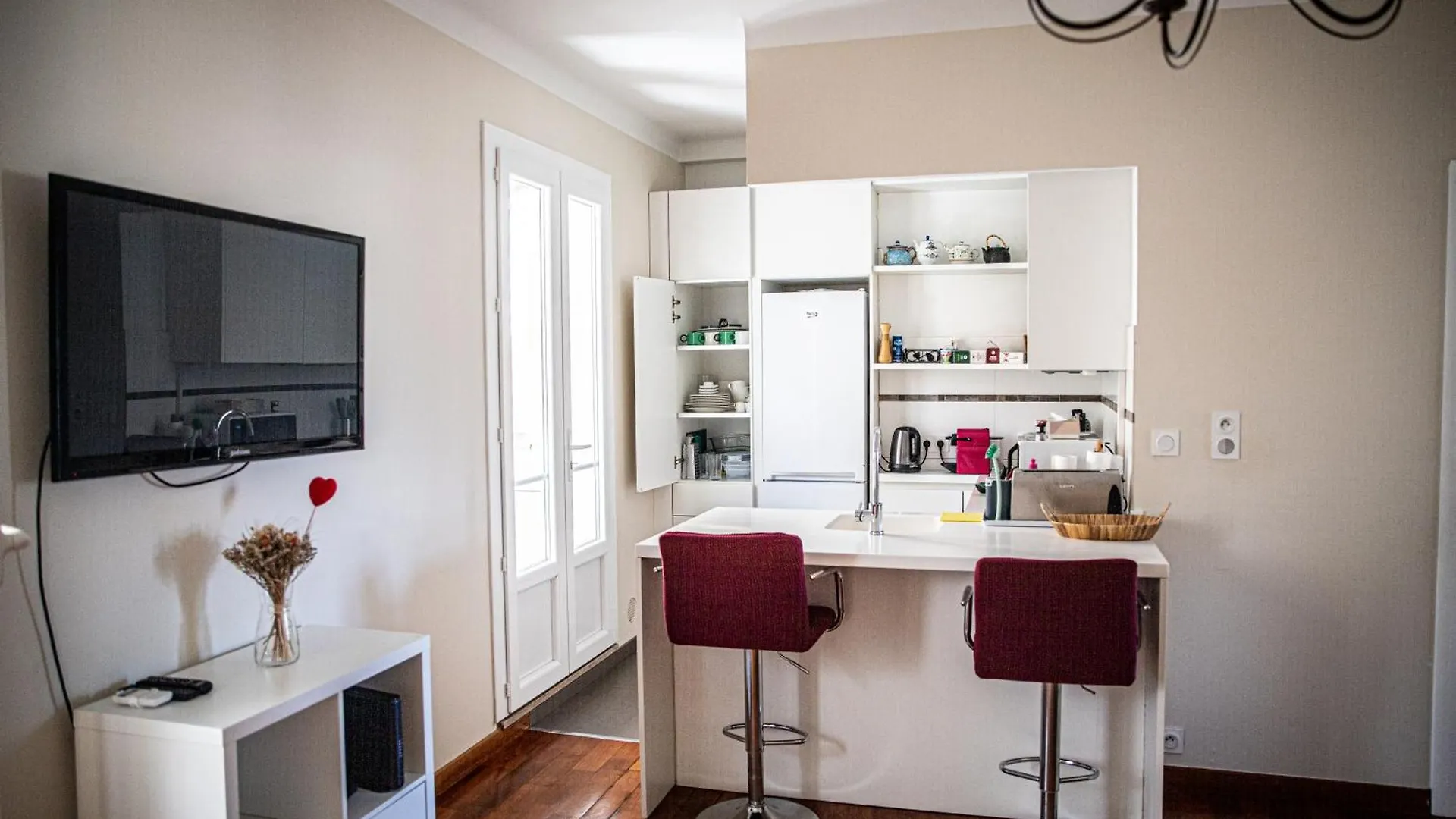 Nice Apartment In Νίκαια 0*,